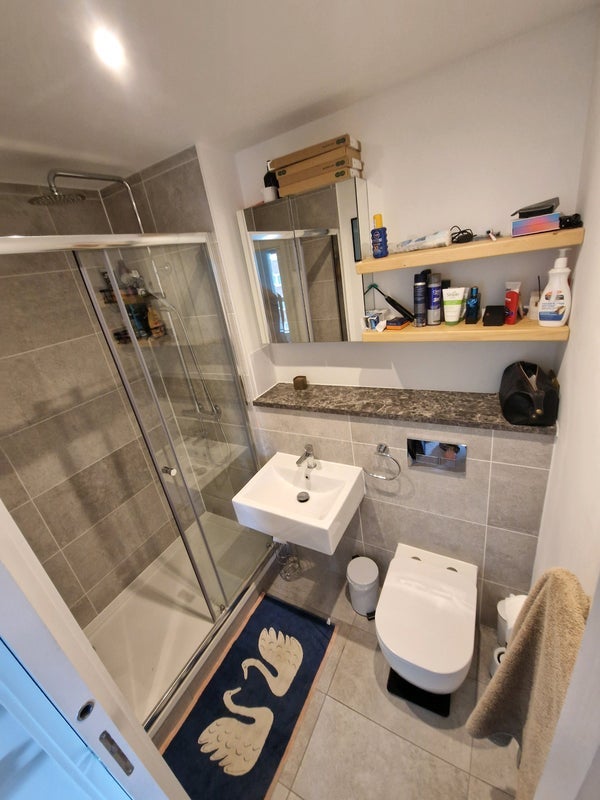 Room Aytoun Road in Greater London