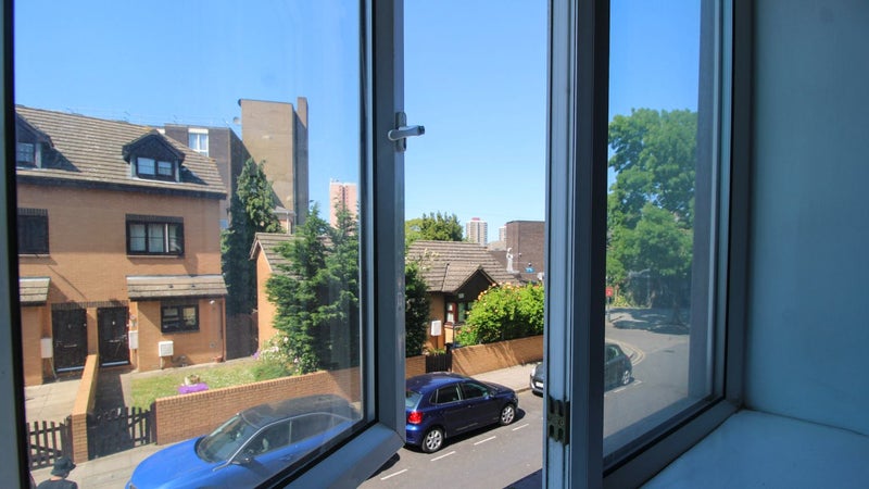 House Twelvetrees Crescent in Greater London