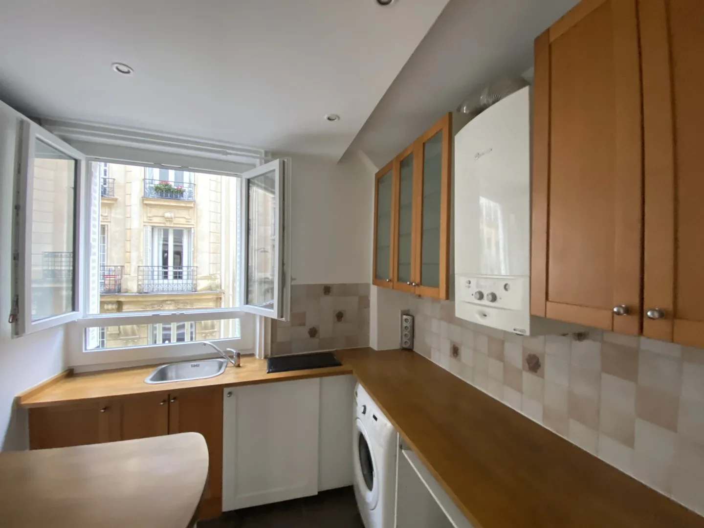 Flat Rue Fourcroy in Paris