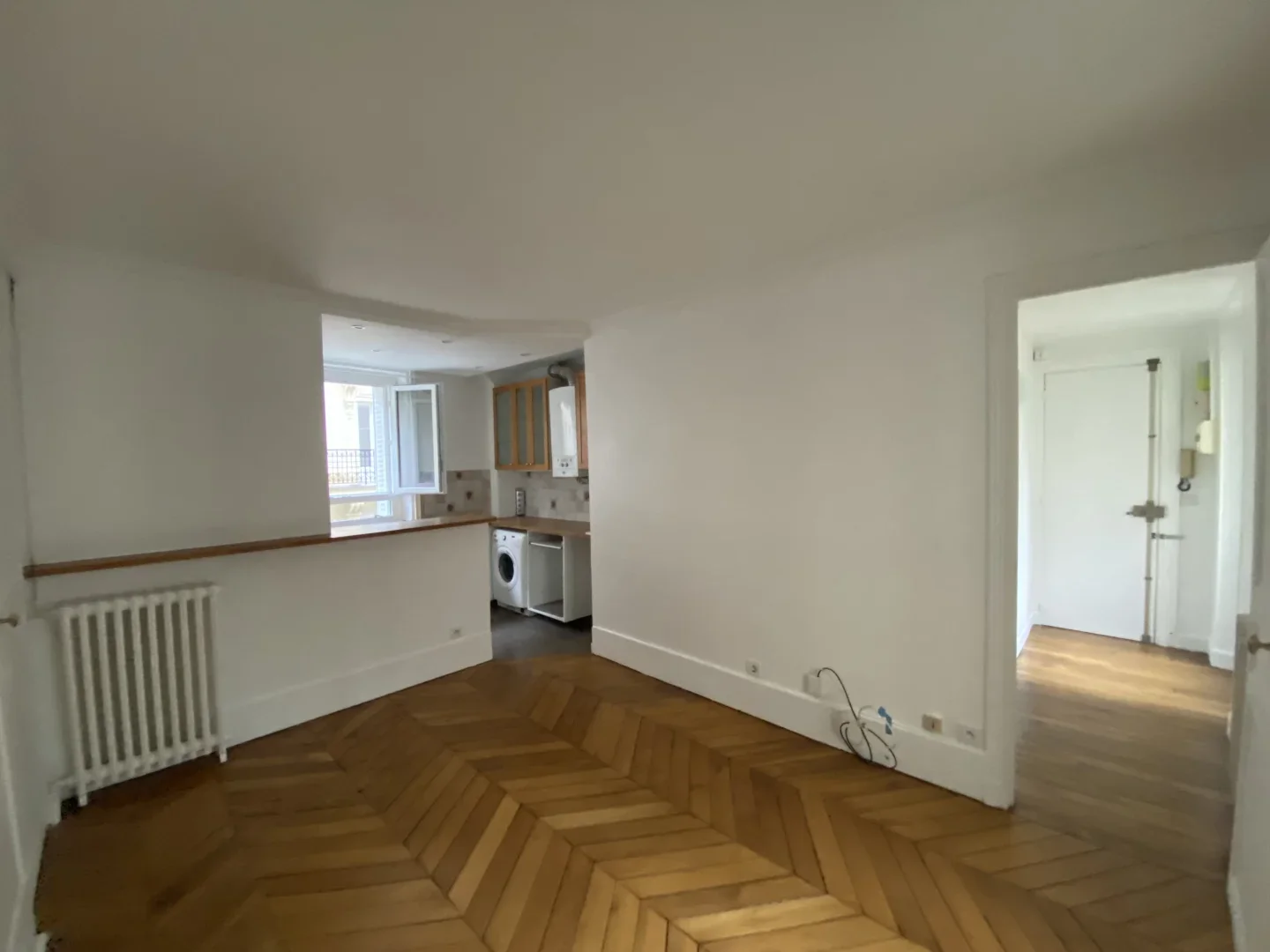Flat Rue Fourcroy in Paris