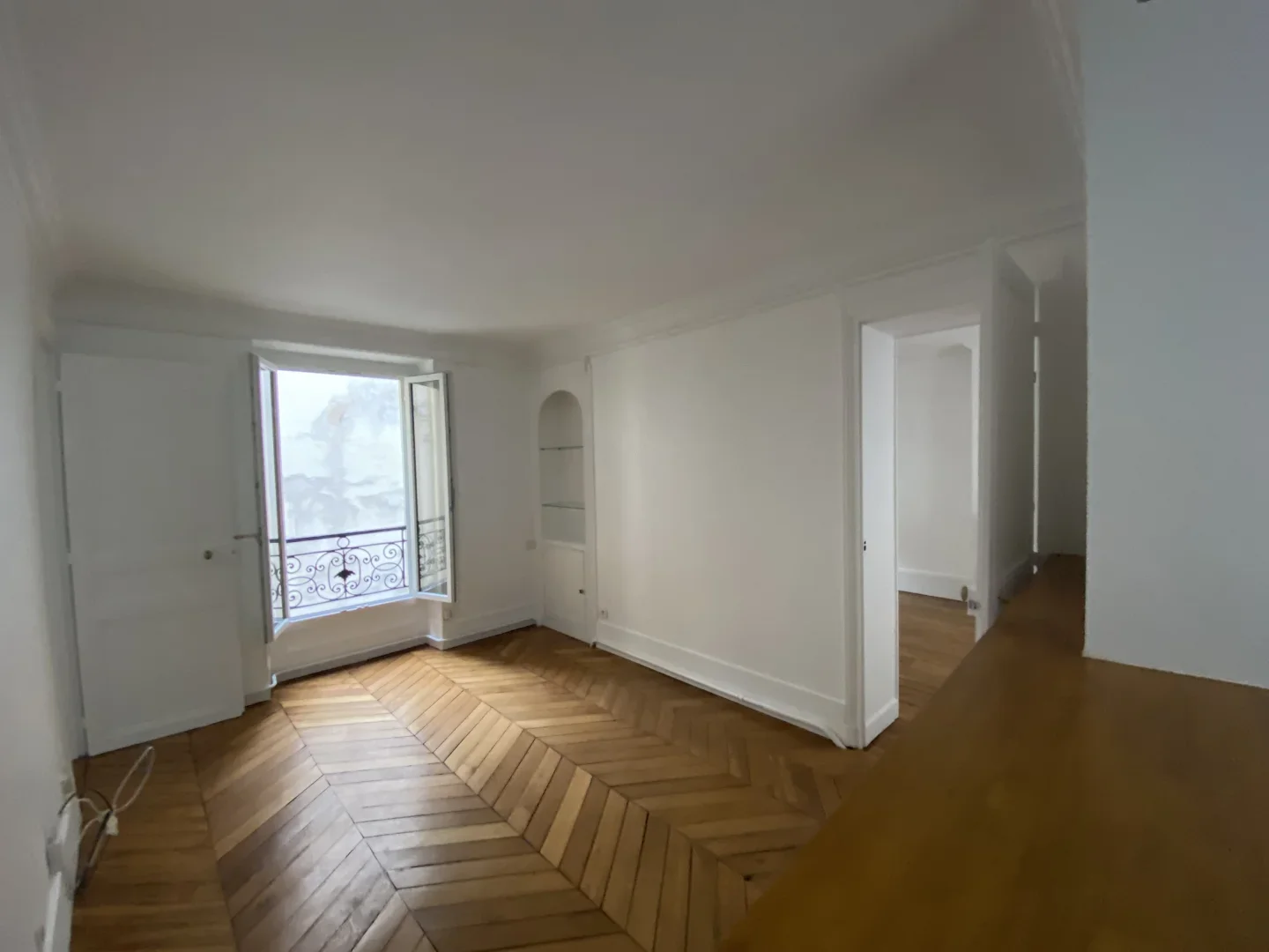 Flat Rue Fourcroy in Paris