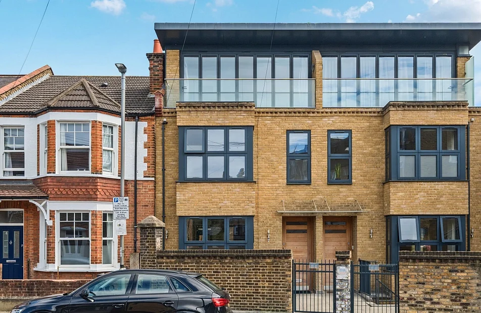 House Freshford Street in Greater London