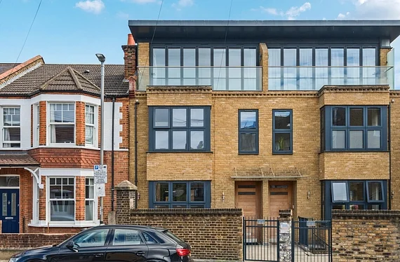 House Freshford Street in Greater London
