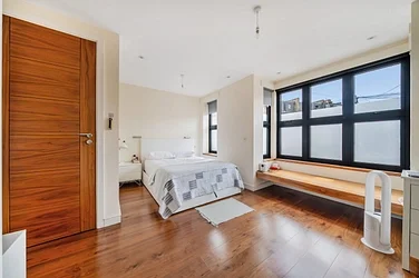 House Freshford Street in Greater London