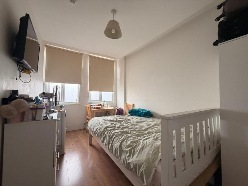 Room Adelaide Grove in Greater London