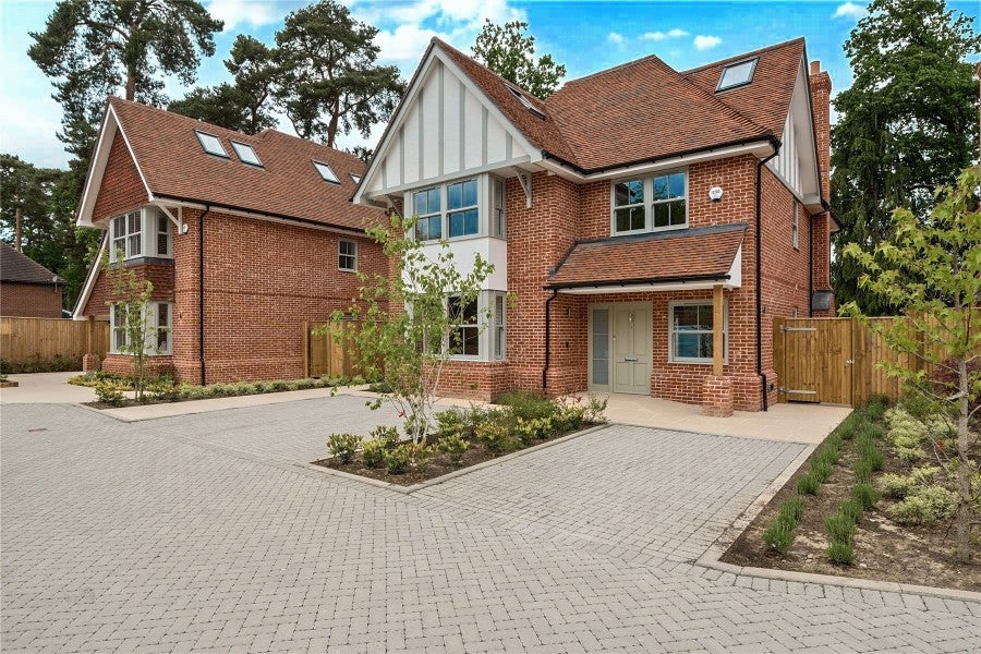 House Peliforde Place in Woking