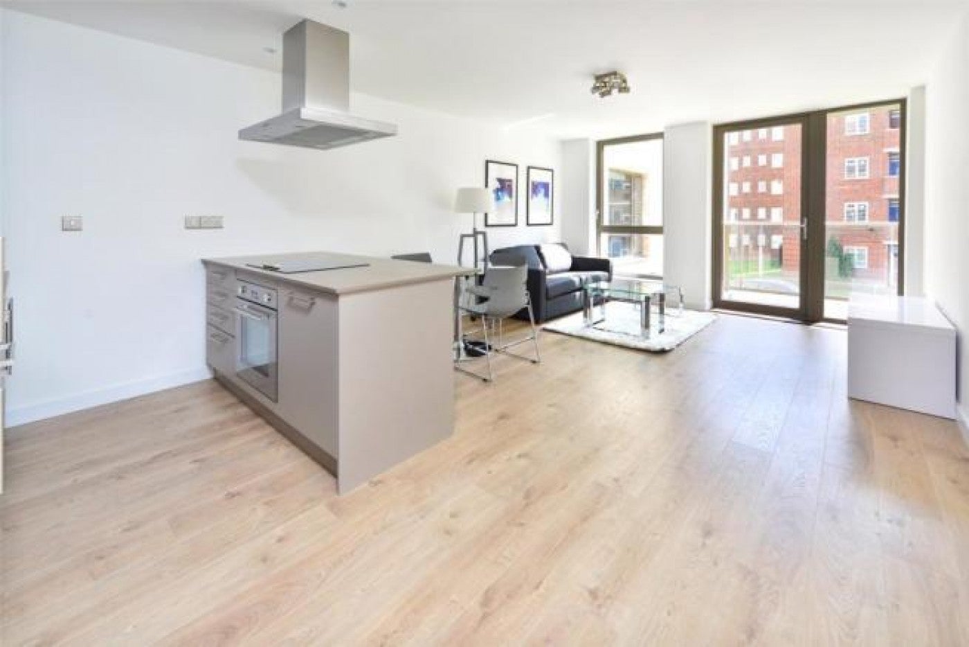 Flat Frampton Park Road in Greater London