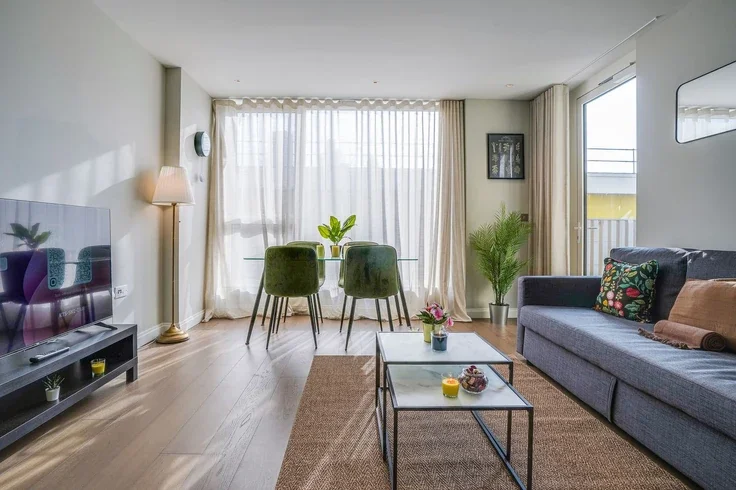 Flat Kennington Lane in Greater London