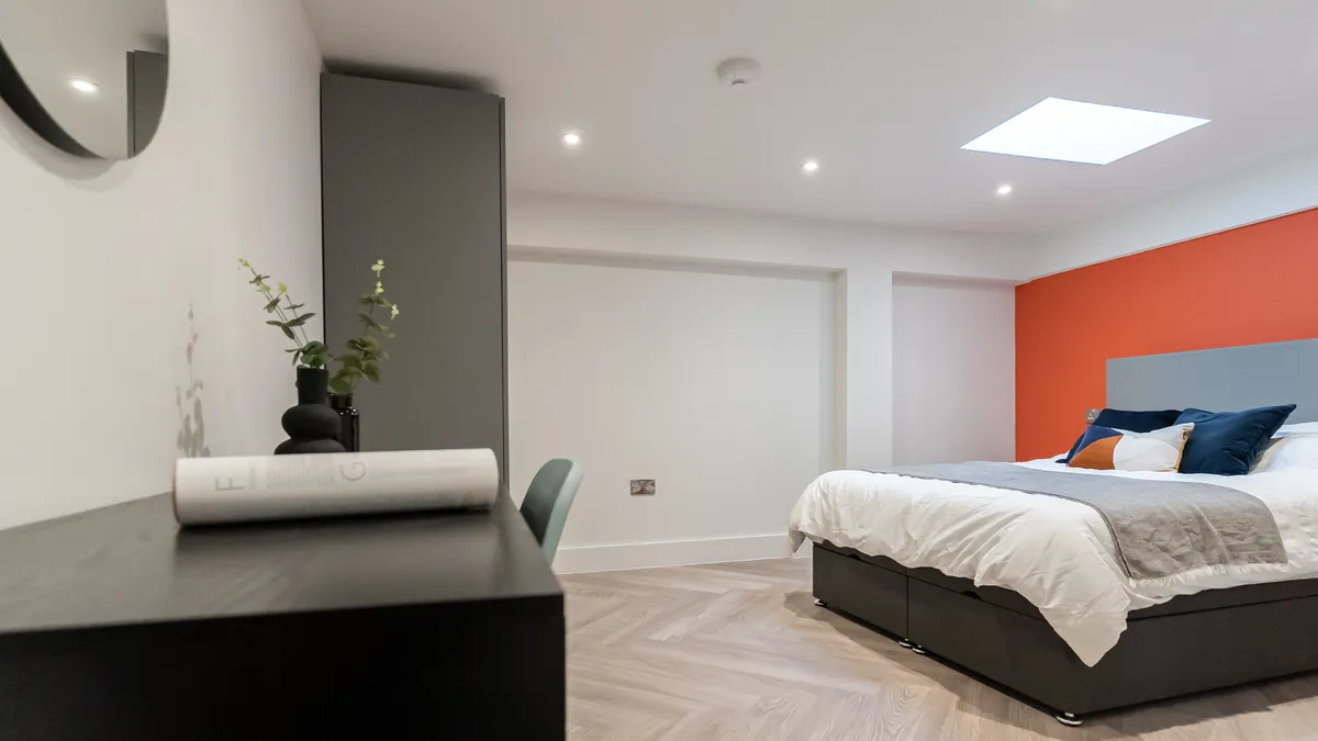 Flat BROOKLANDS ROAD in Sale