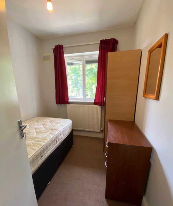 Room Canterbury Close in Greater London