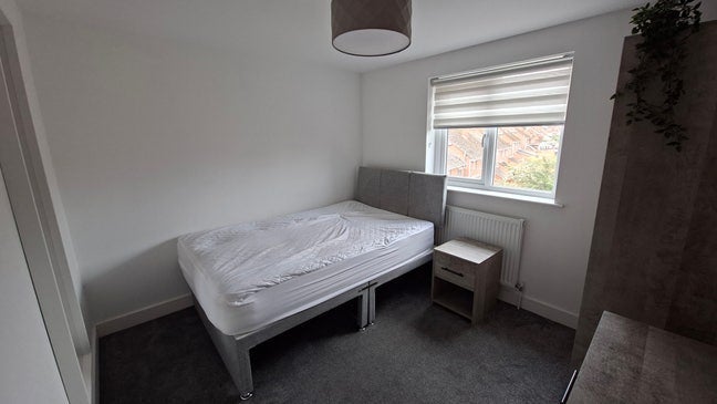 Room Canterbury Close in Greater London