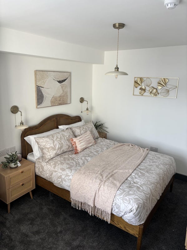 Room Back Plodder Lane South in Farnworth
