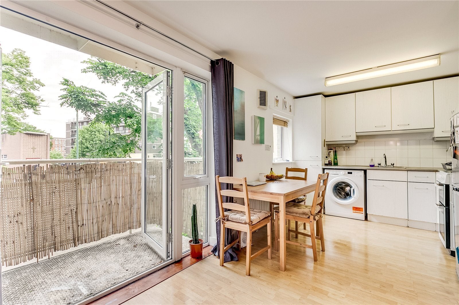 Flat Mackenzie Road in Greater London