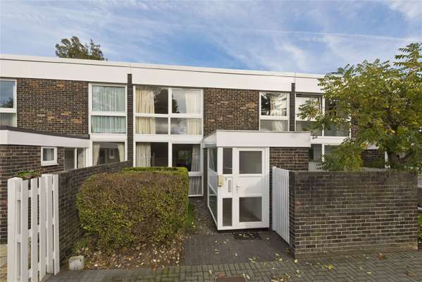 House Brackley in Elmbridge