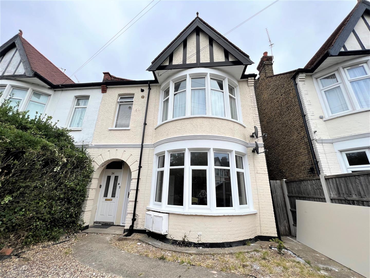 Flat Claremont Road in Southend-on-Sea