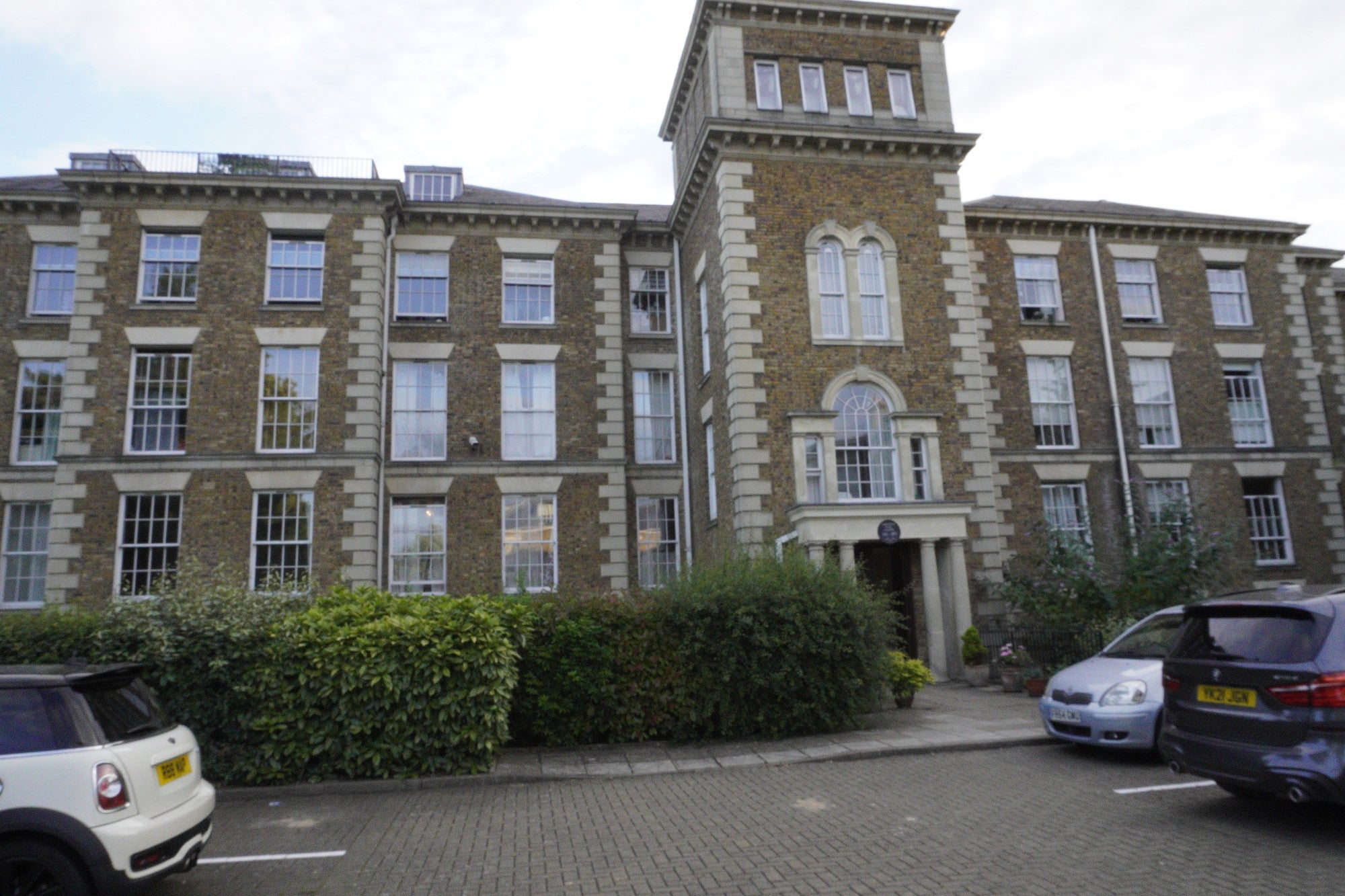 Flat Royal Drive in Greater London