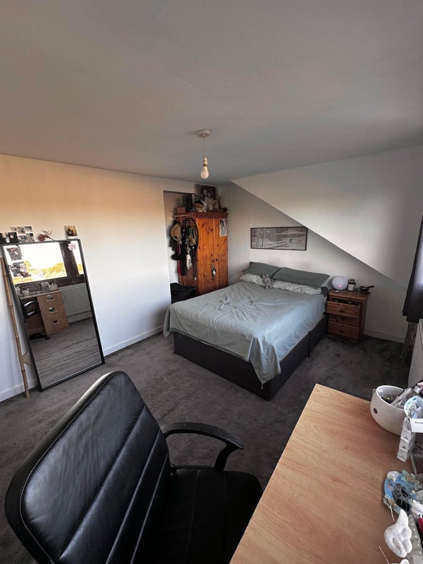 Room Hollybush Hill in Greater London
