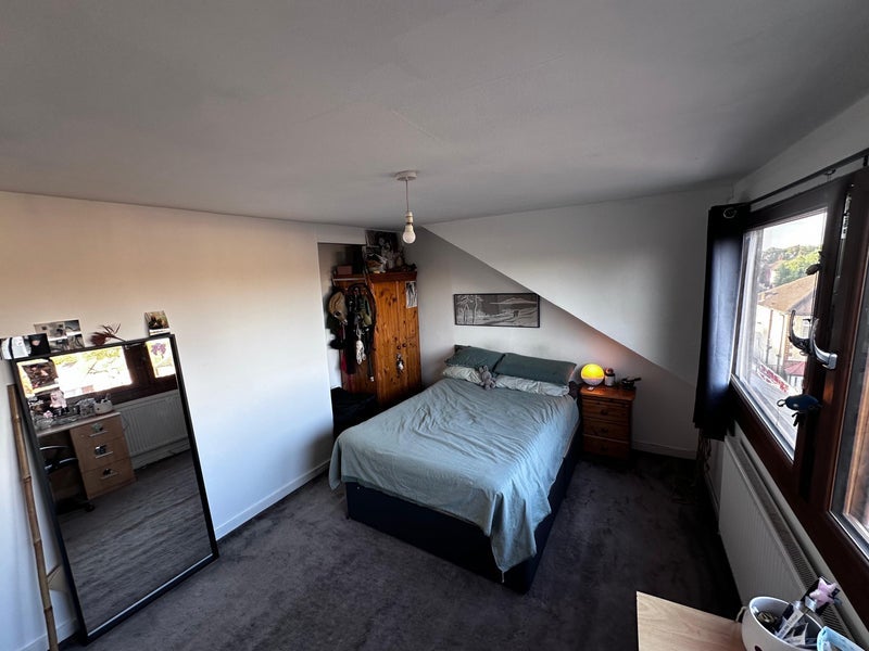 Room Hollybush Hill in Greater London