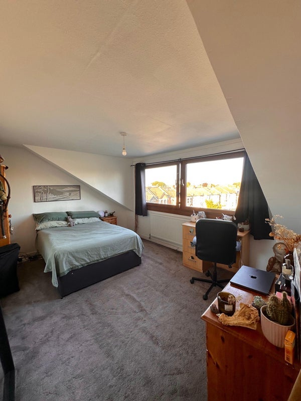 Room Hollybush Hill in Greater London