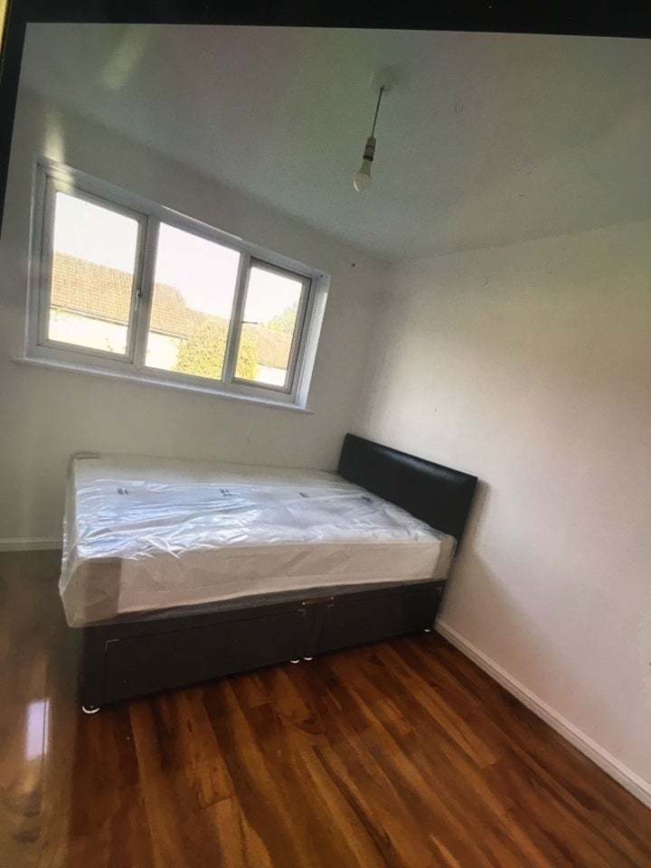 Room Kirkstall Place in Milton Keynes