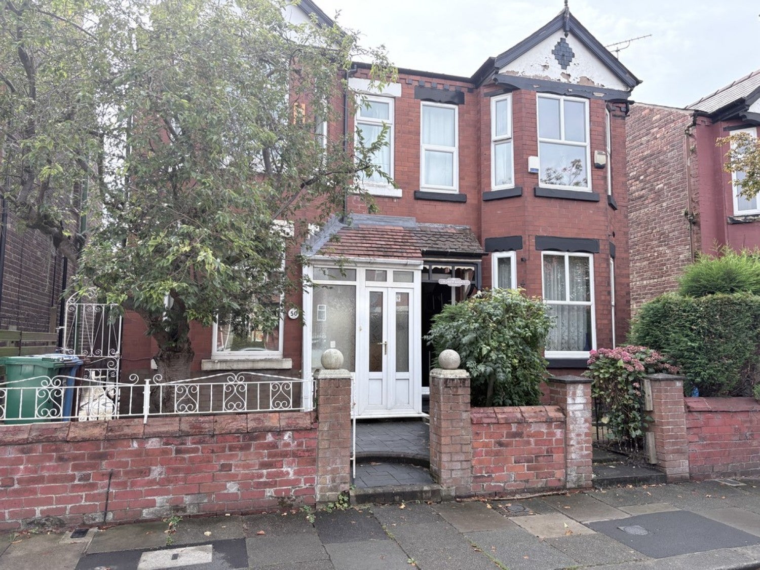 House Bristol Avenue in Manchester