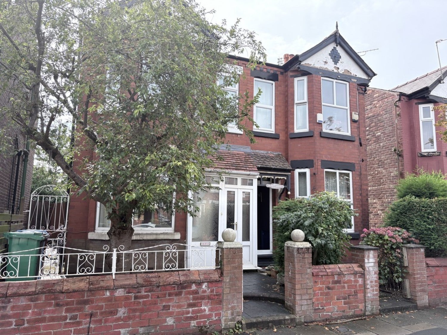 House Bristol Avenue in Manchester