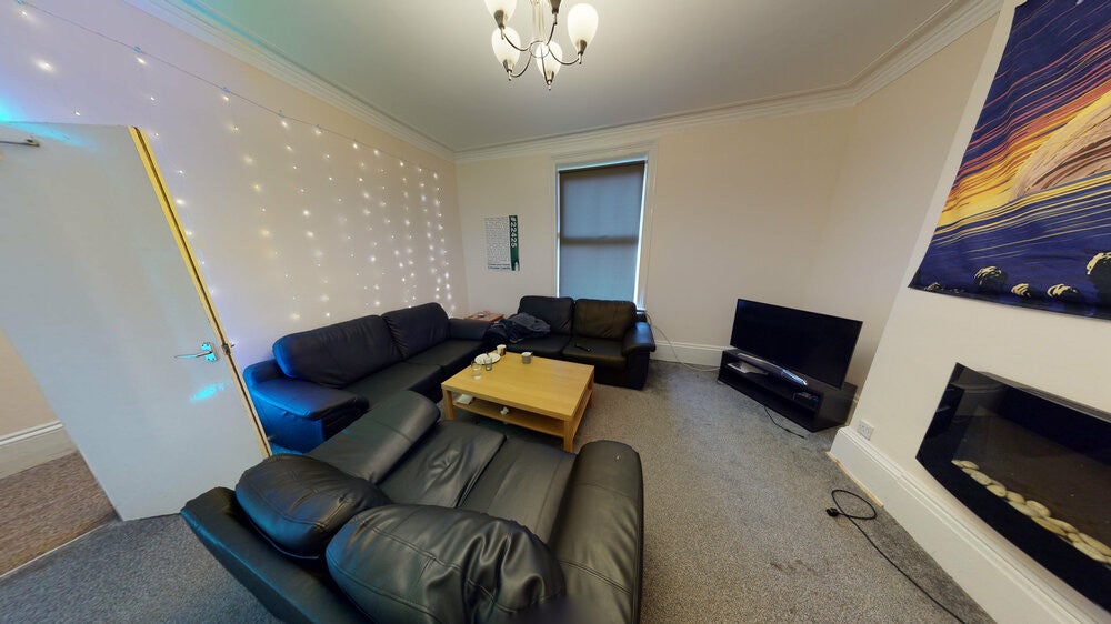 Flat Buckingham Mount in Leeds