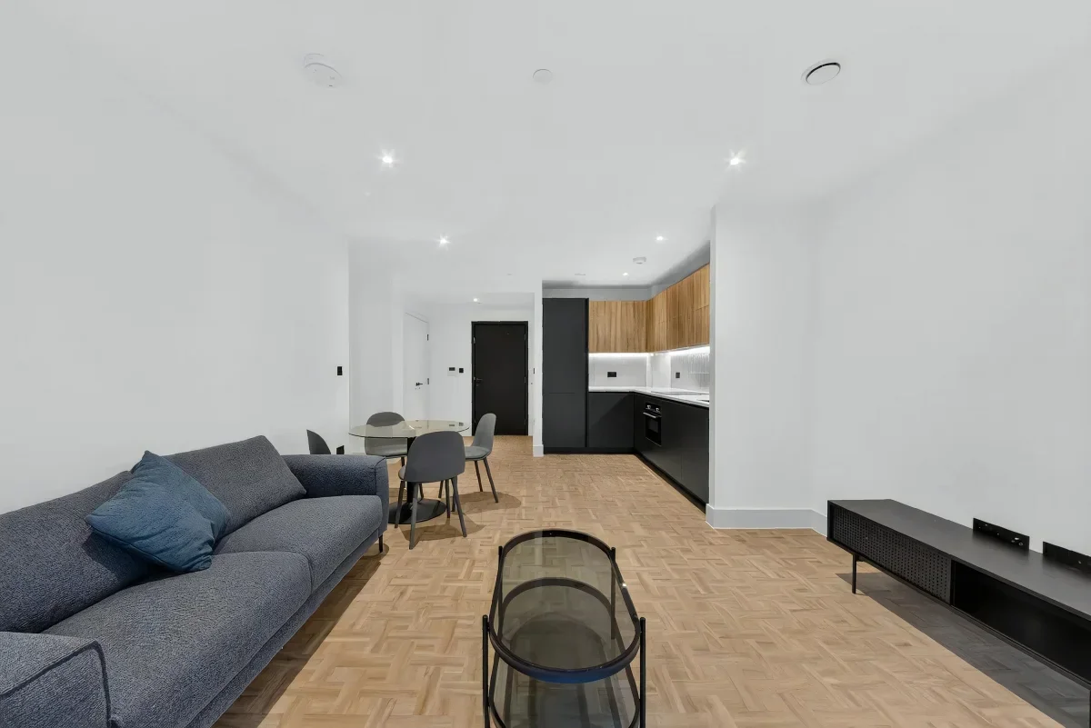 Flat Altenburg Gardens in Greater London