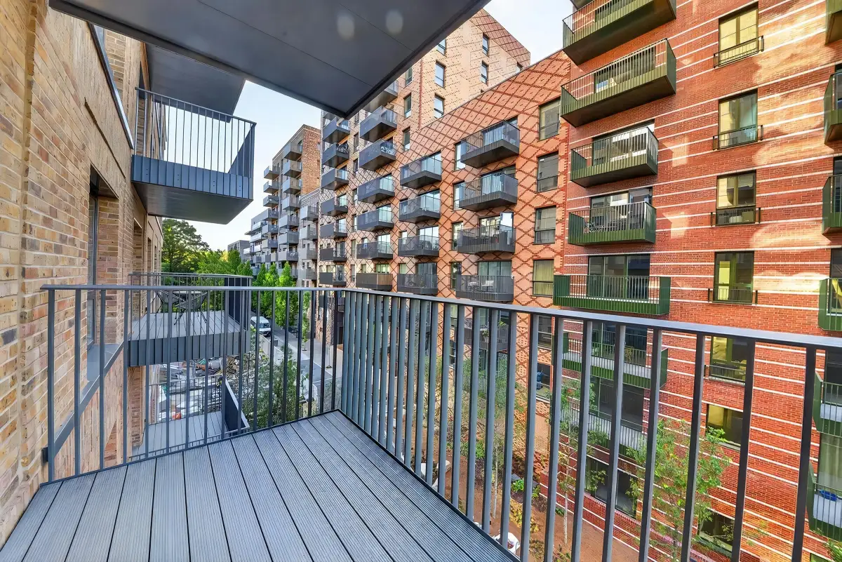 Flat Altenburg Gardens in Greater London