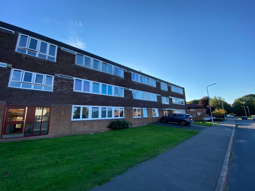 Flat Penn Road in Wolverhampton