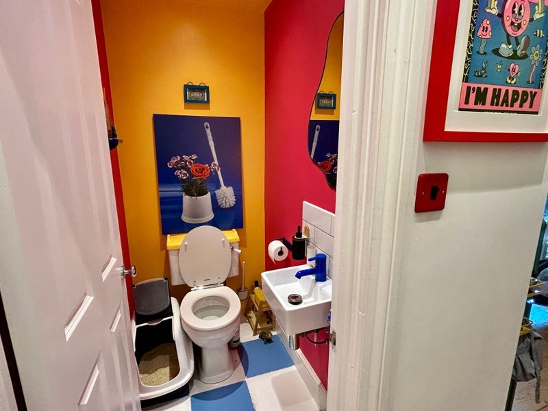Flat Bodney Road in Greater London