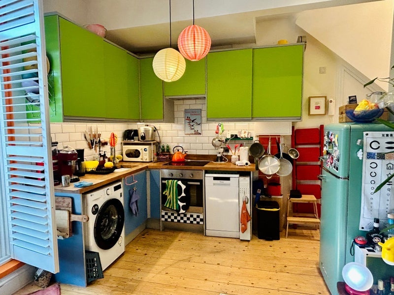 Flat Bodney Road in Greater London