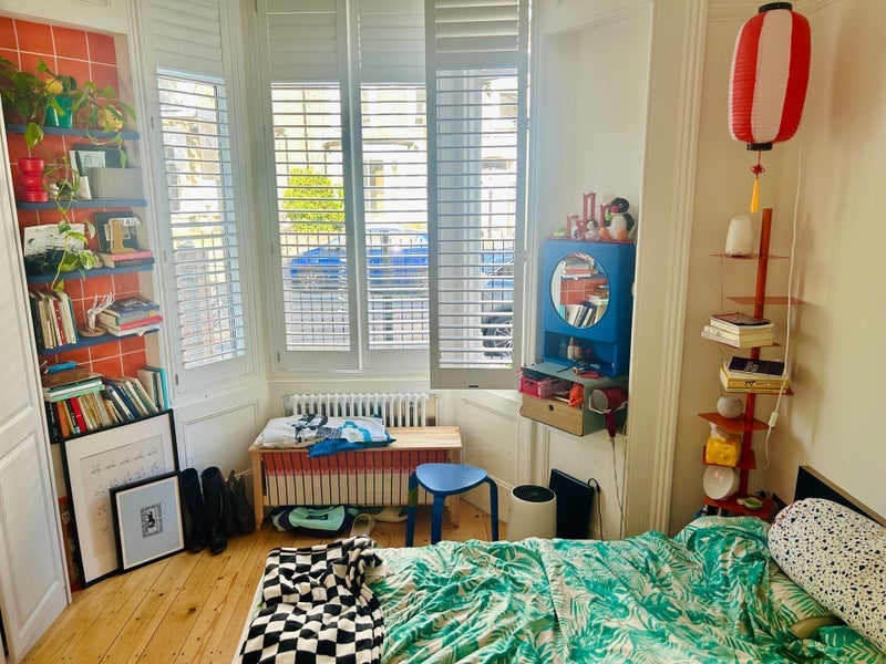 Flat Bodney Road in Greater London