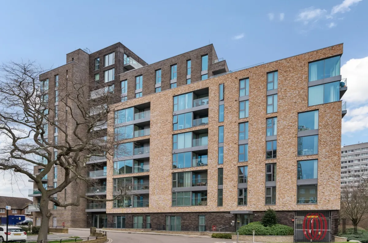 Flat Woodberry Down in Greater London