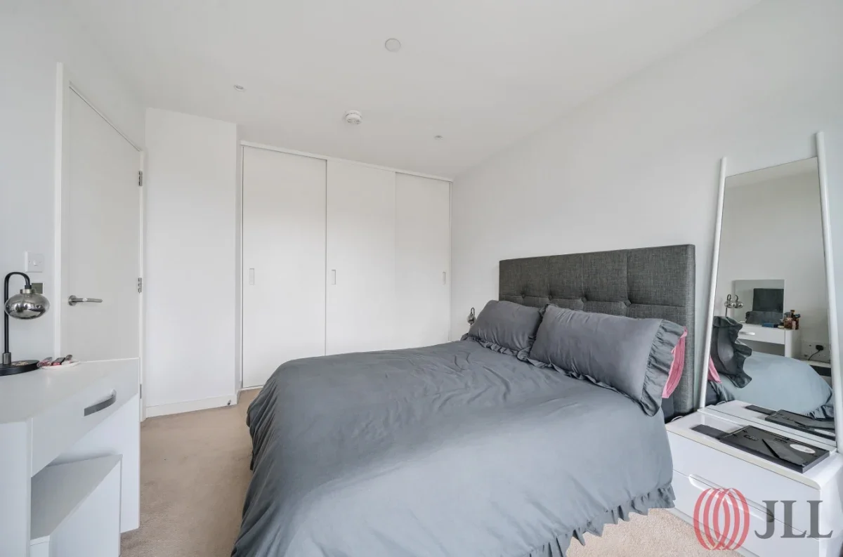 Flat Woodberry Down in Greater London