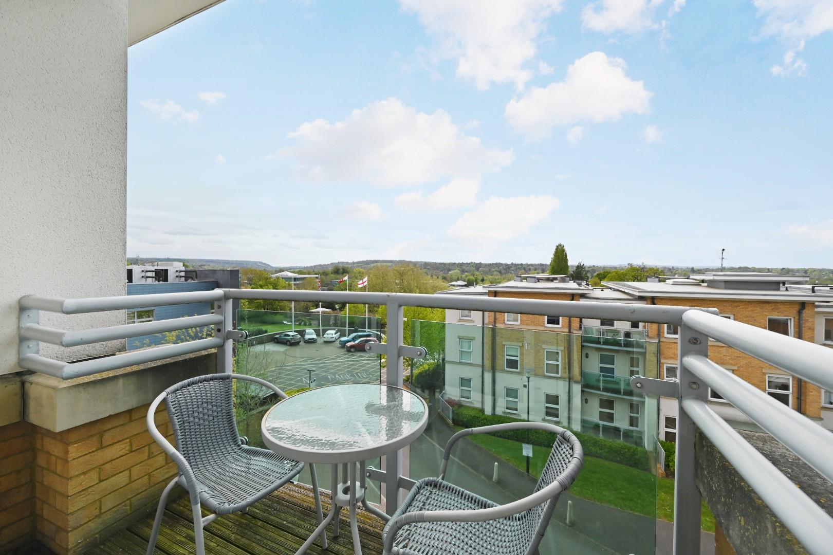 Flat Highbury Drive in Mole Valley