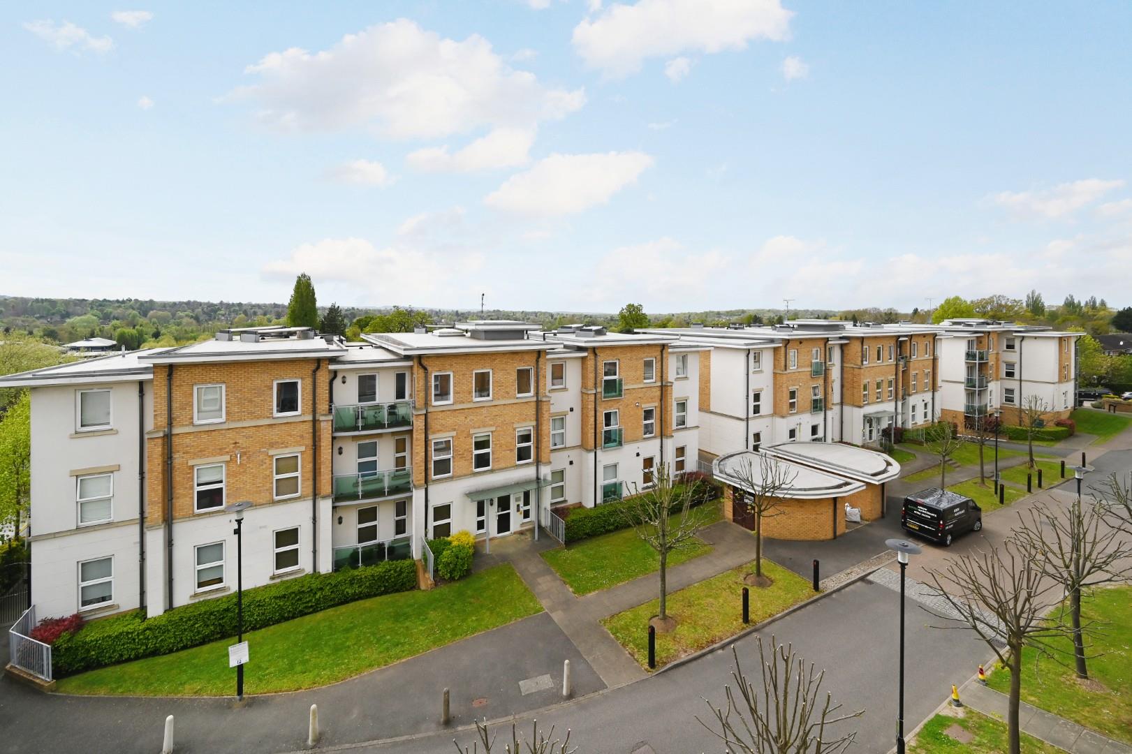Flat Highbury Drive in Mole Valley