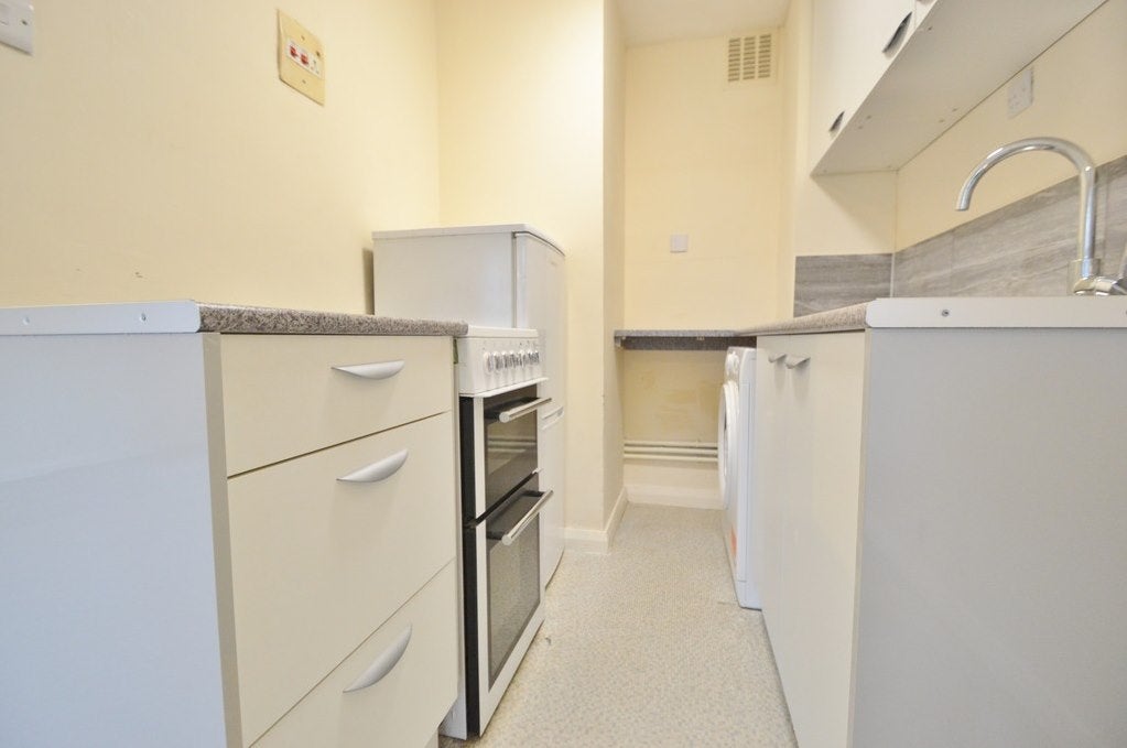 Flat Lovelace Gardens in Greater London