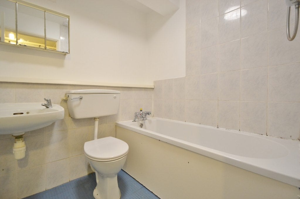 Flat Lovelace Gardens in Greater London