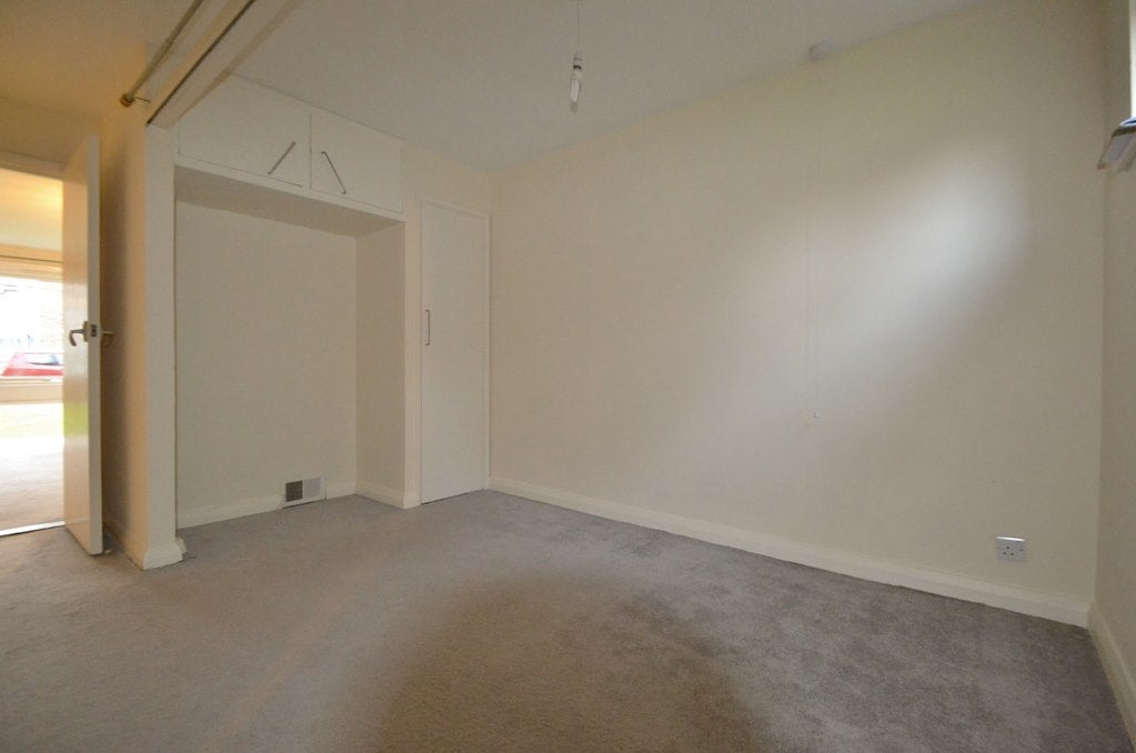 Flat Lovelace Gardens in Greater London