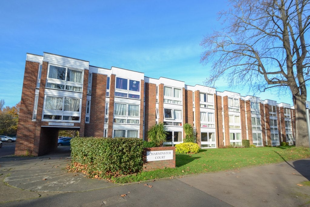 Flat Lovelace Gardens in Greater London