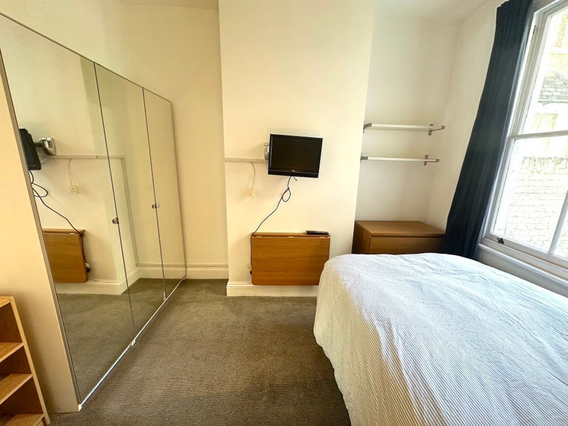 Room Mellish Street in Greater London
