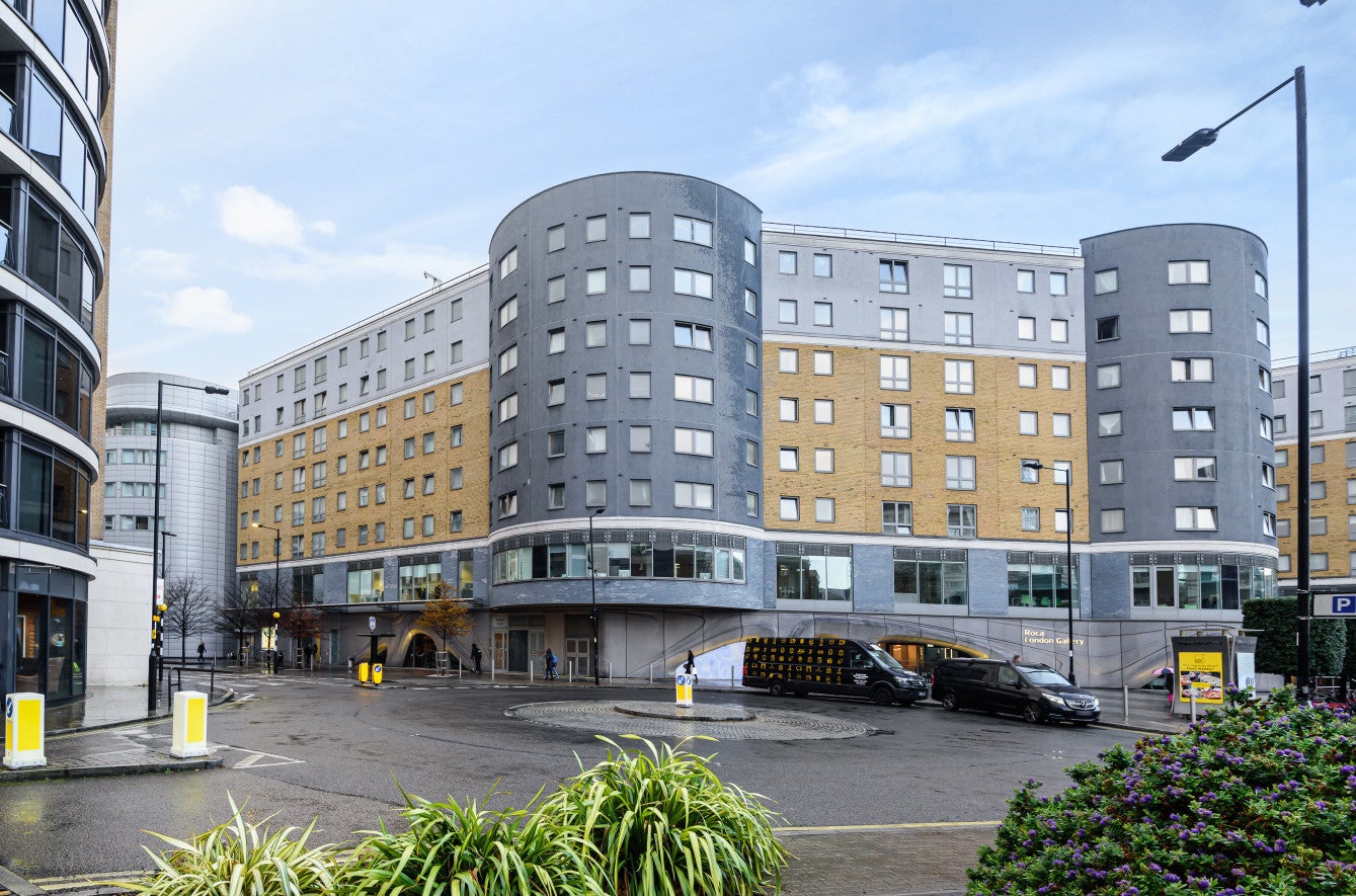 Flat Townmead Road in Greater London