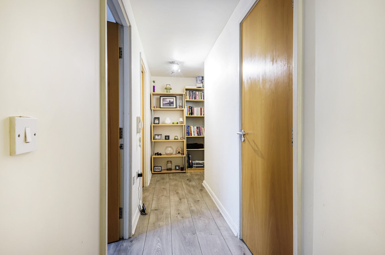 Flat Townmead Road in Greater London