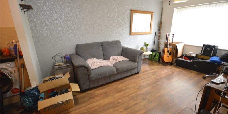 Flat Halewood Road in Liverpool