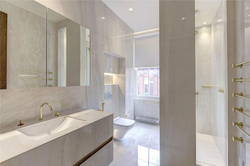 Flat Wilton Crescent in City of Westminster