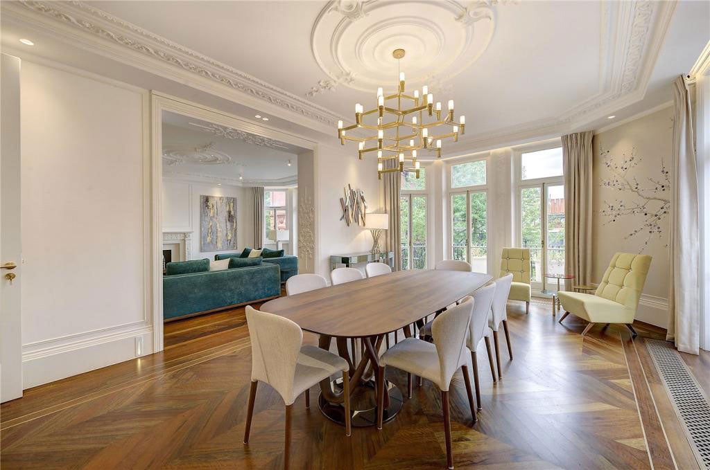 Flat Wilton Crescent in City of Westminster