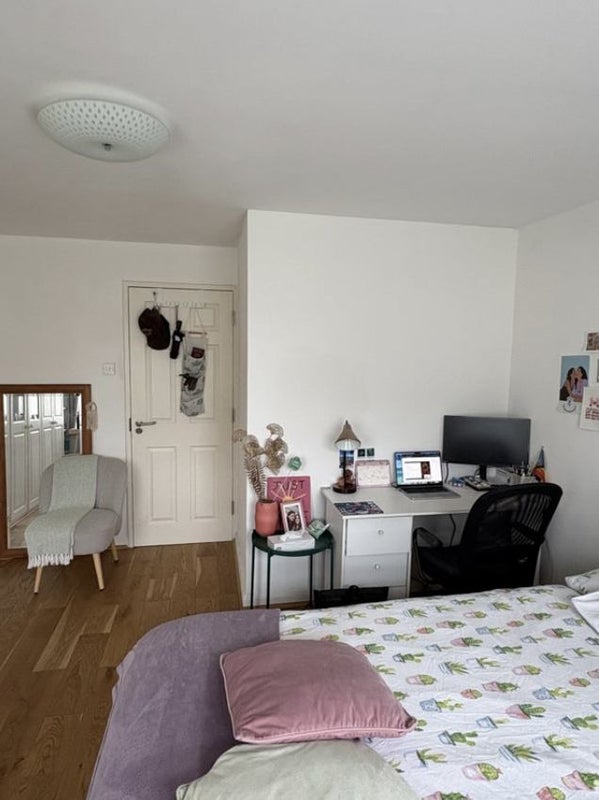Room Barker Drive in Greater London