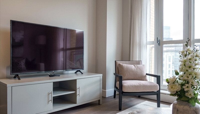 Flat Westferry Circus in Greater London