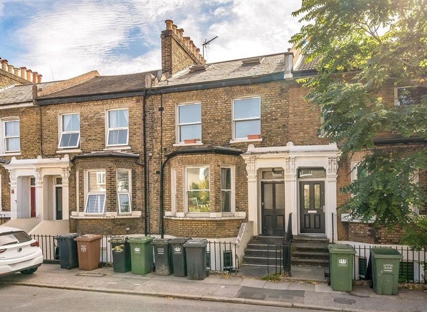 Flat Shardeloes Road in Greater London